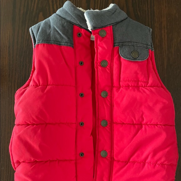 CARTERS | Kid's Zip-Up Puffer Red Vest. - Picture 1 of 4